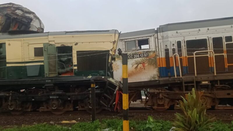 Berduka: Kecelakaan KA Turangga dengan KA Lokal Bandung Raya di Stasiun Haurpugur